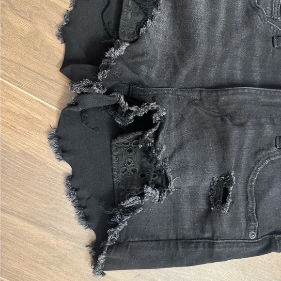American Eagle Size 8 Distressed Black Denim Shorts - Picture 2 of 7